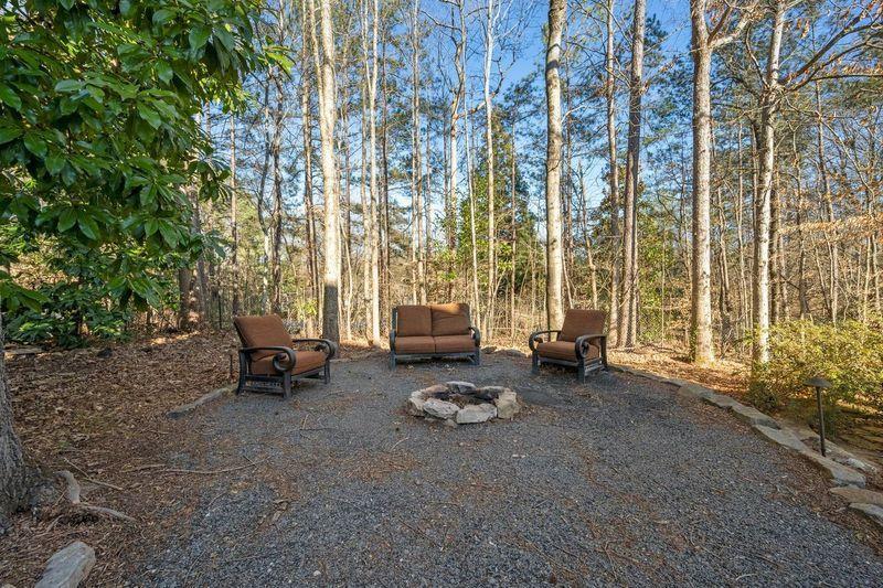 2325 Woodcrest Drive SE