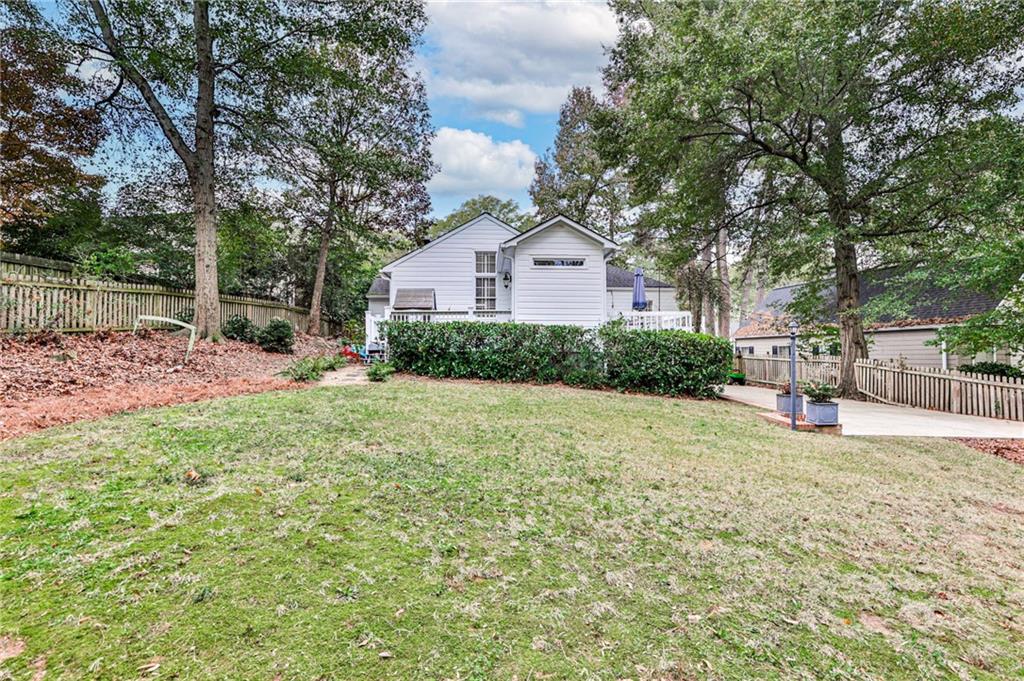2041 Dellwood Drive NW