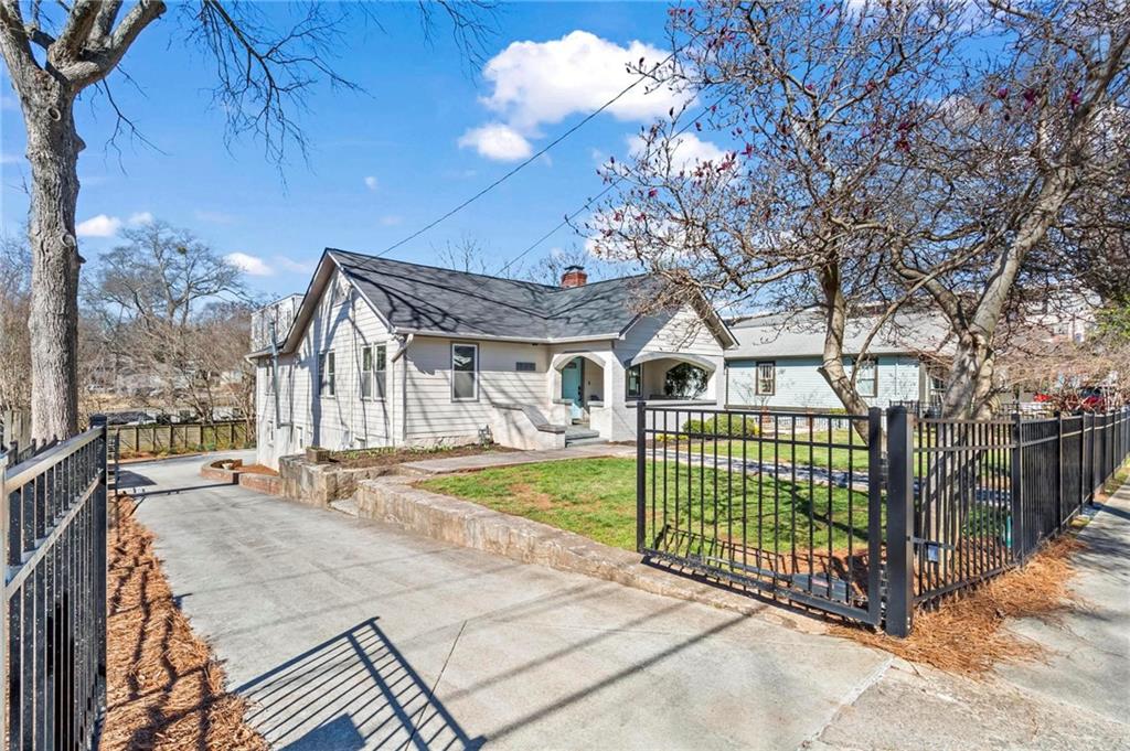 220 Mayson Avenue NE