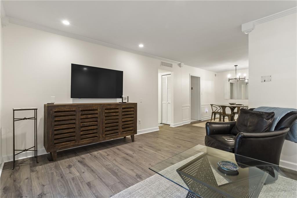 53 La Rue Place NW