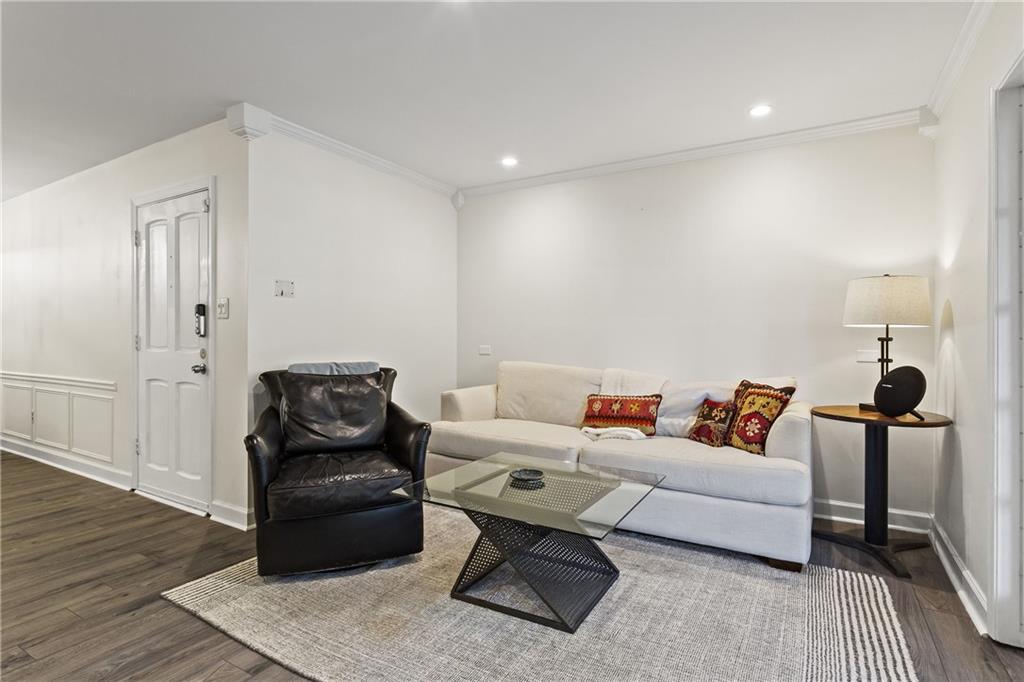 53 La Rue Place NW