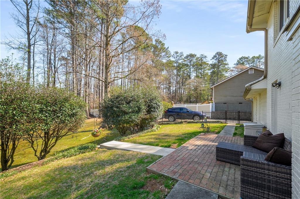 580 Holt Road NE