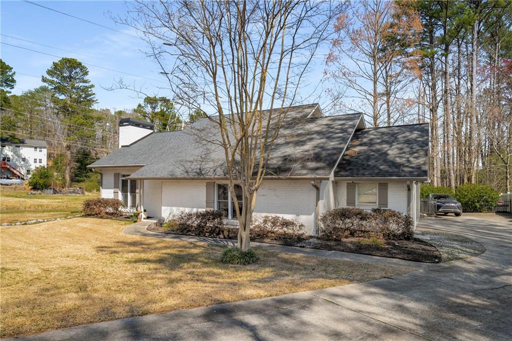 580 Holt Road NE
