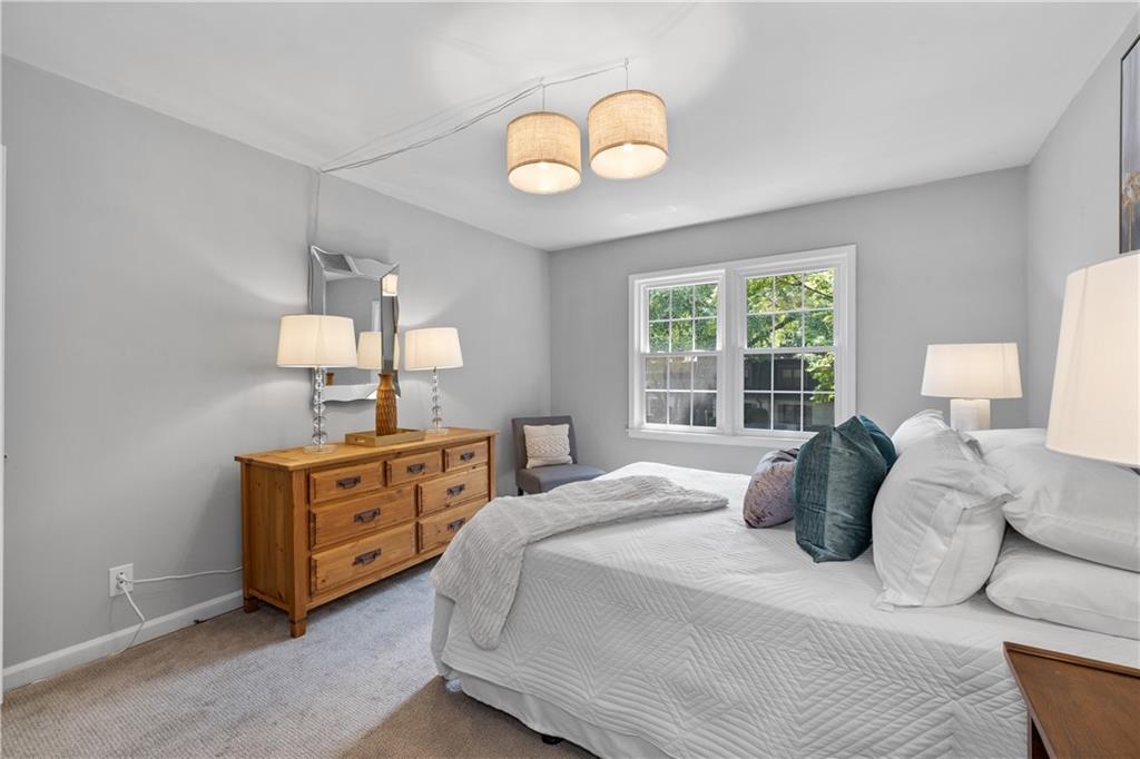80 Montre Square NW