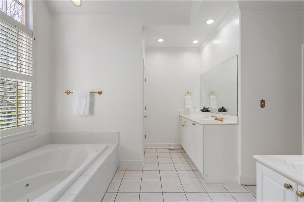407 Spring House Cove NE