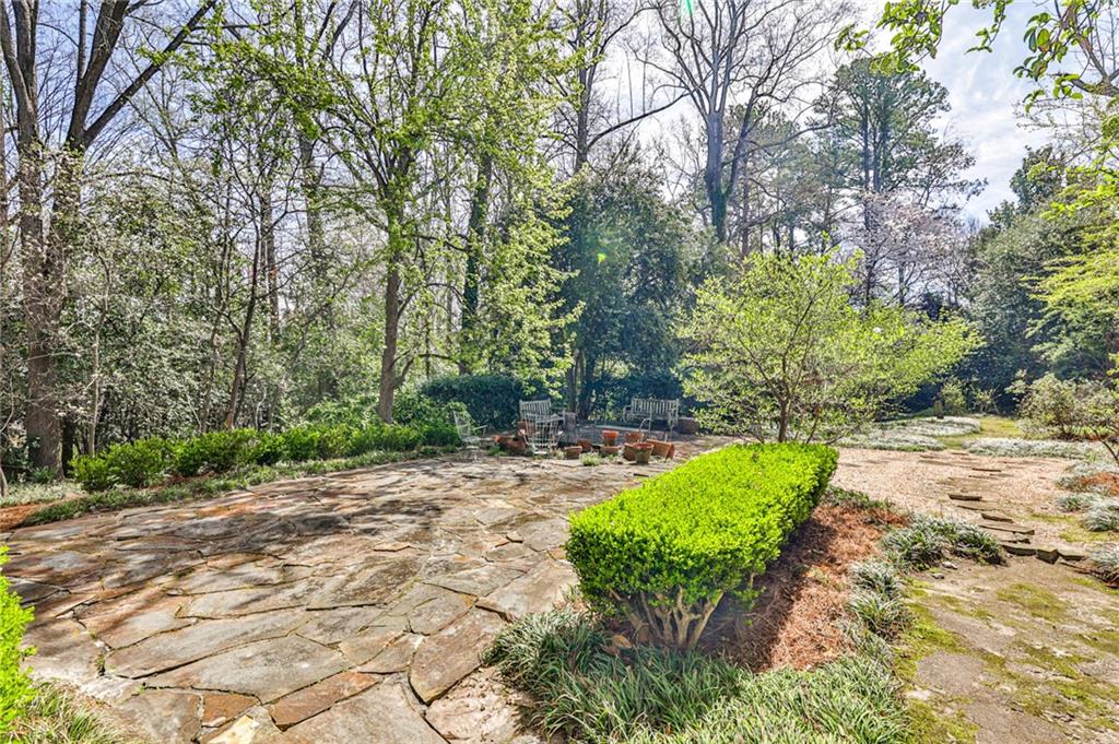 3555 Kingsboro Road NE