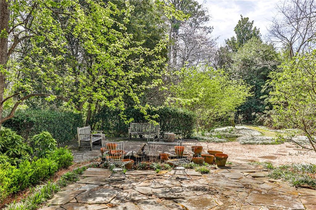 3555 Kingsboro Road NE