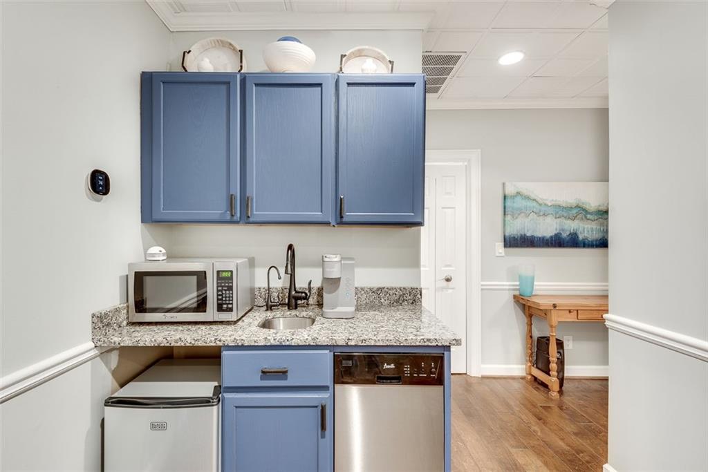 6065 LAKE FORREST Drive NW Unit Suite 170