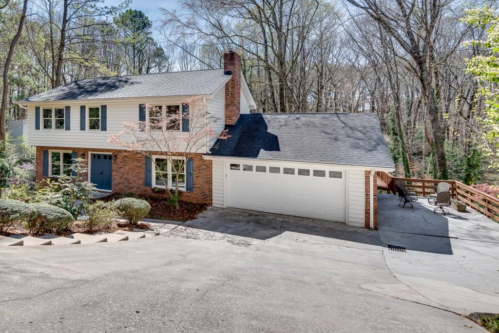 2242 Greencrest Drive NE