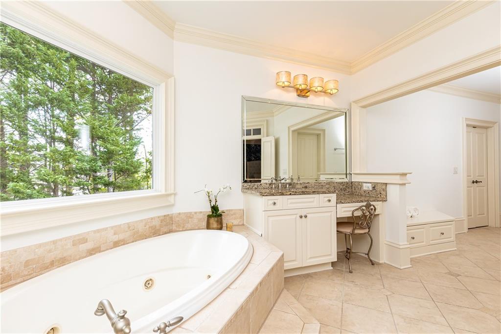 570 Glengate Cove