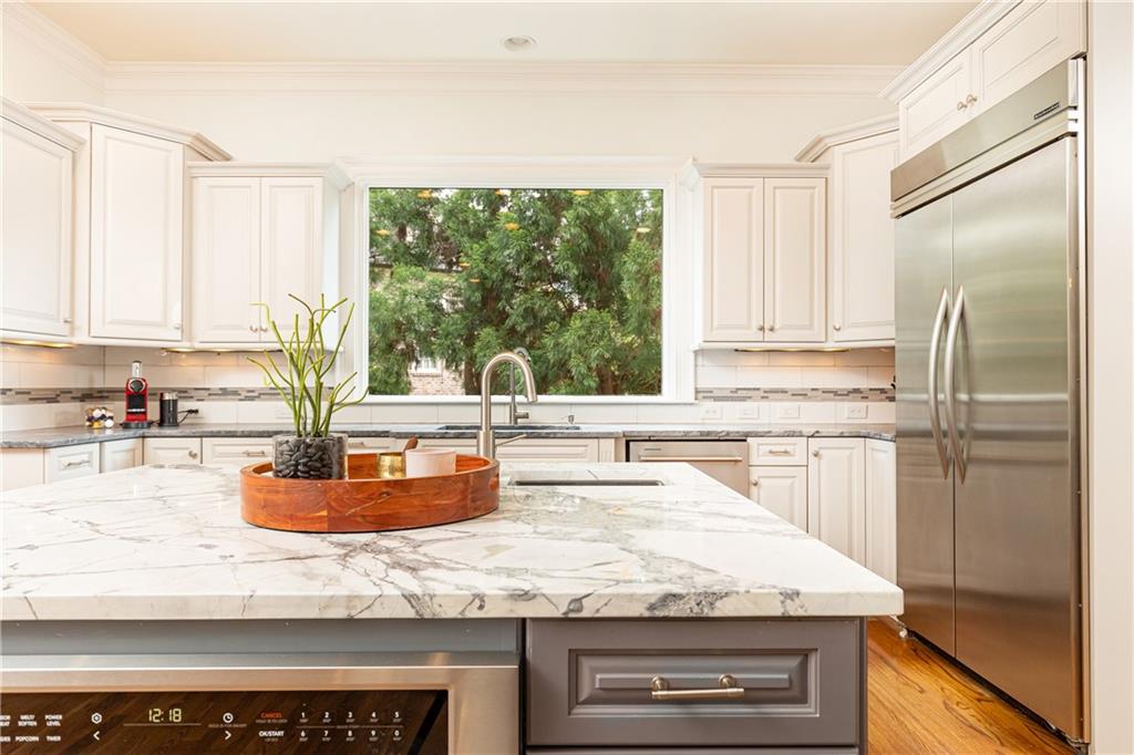 570 Glengate Cove