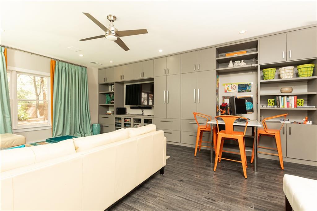 570 Glengate Cove