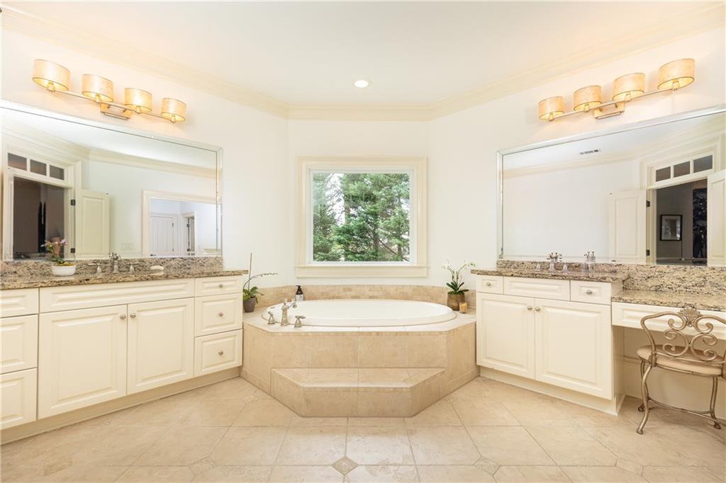 570 Glengate Cove