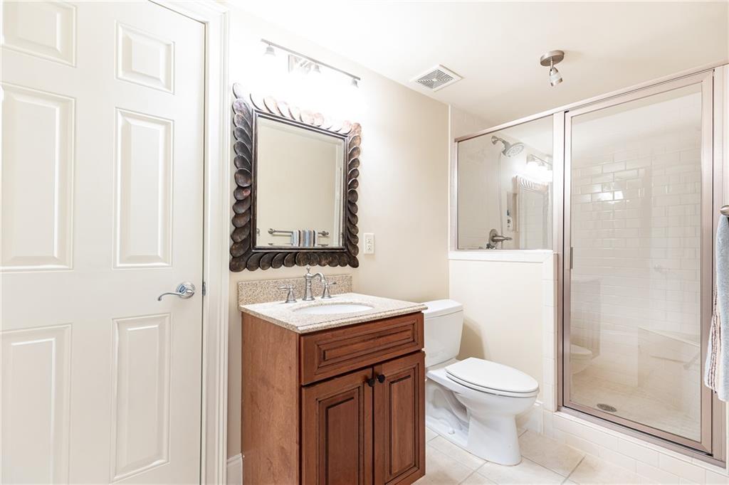 825 Glengate Place