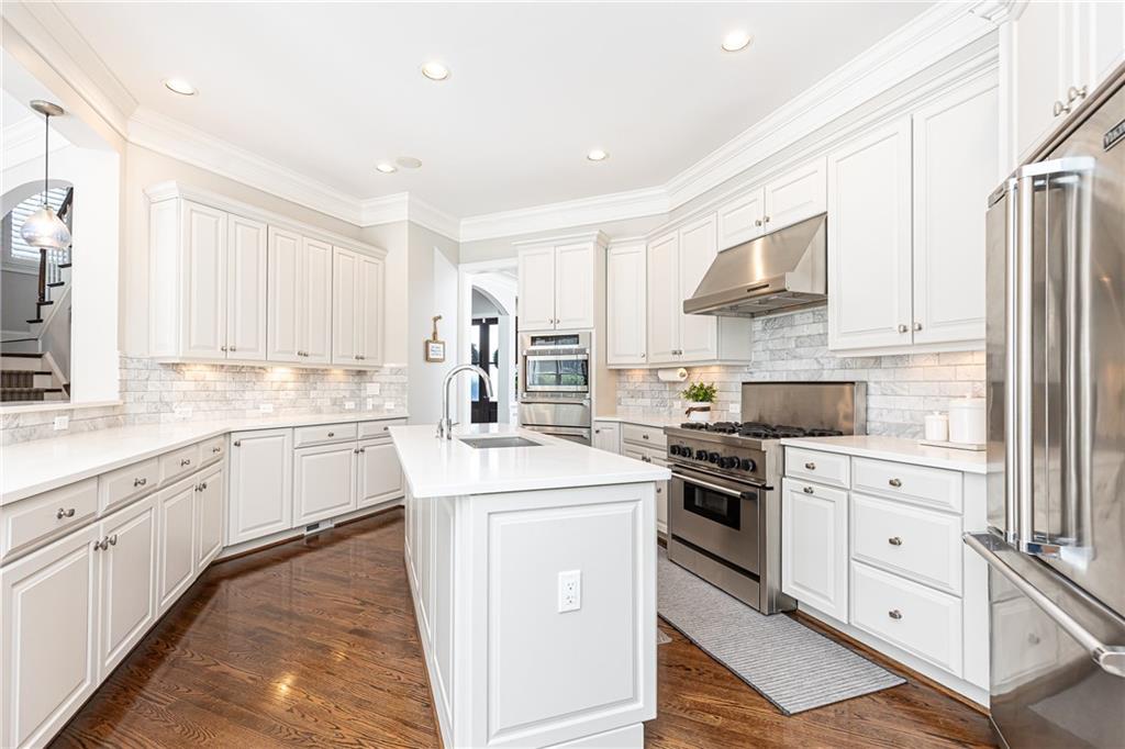 825 Glengate Place