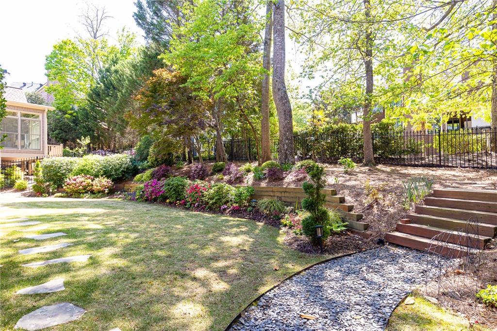 825 Glengate Place