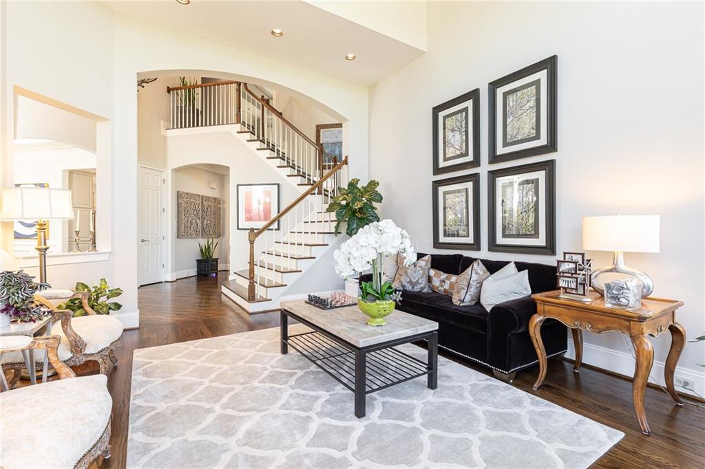 825 Glengate Place