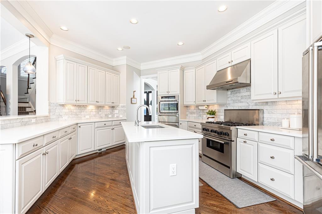 825 Glengate Place