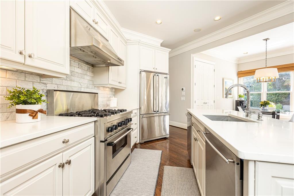825 Glengate Place