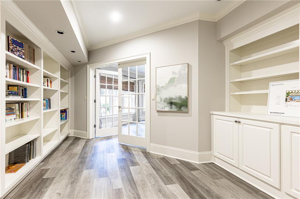 825 Glengate Place