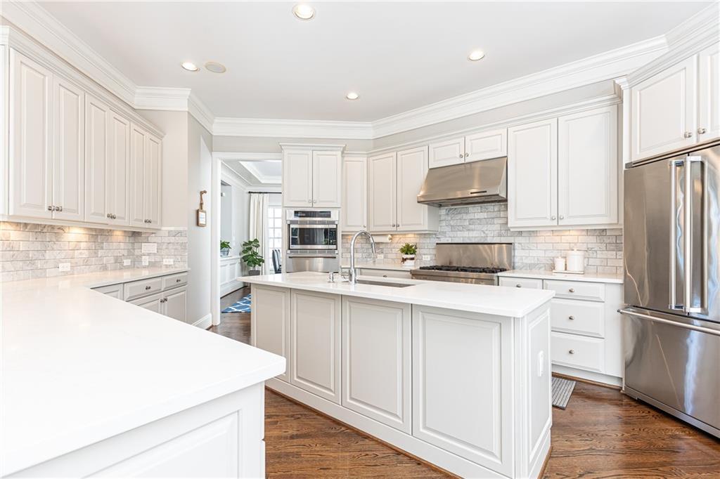 825 Glengate Place