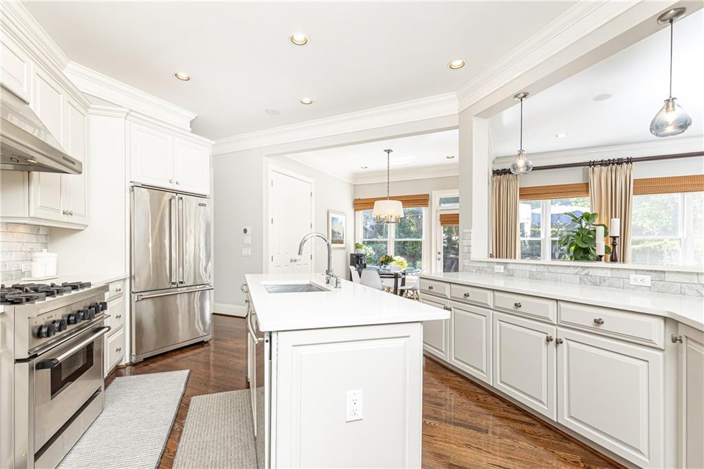 825 Glengate Place