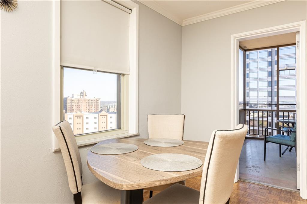 300 W Peachtree 10D