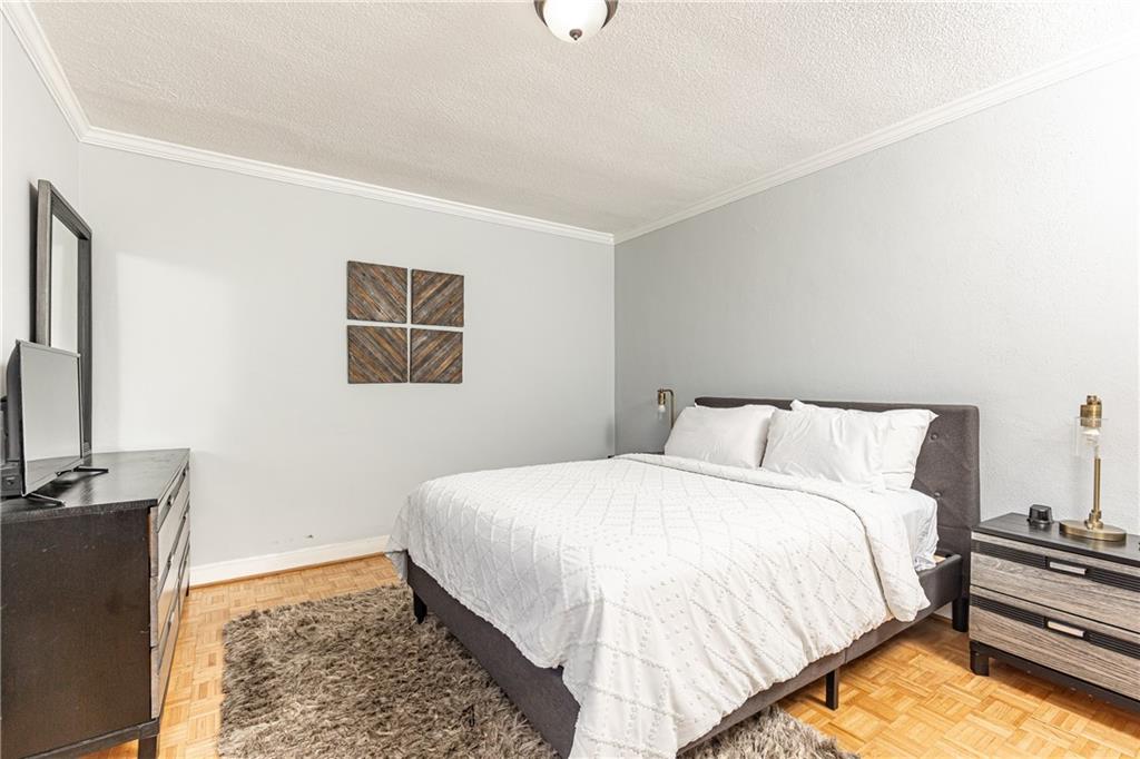 300 W Peachtree 10D