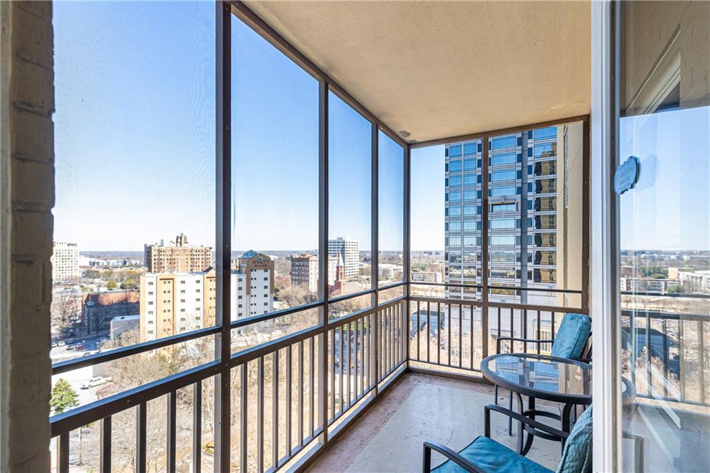 300 W Peachtree 10D
