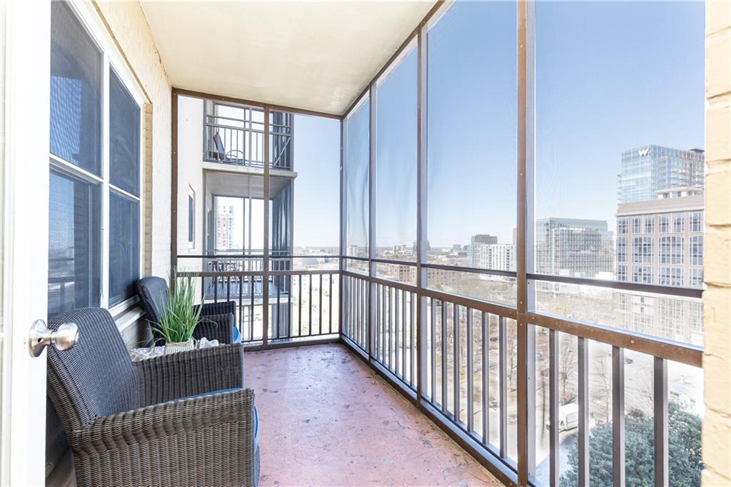 300 W Peachtree 8C