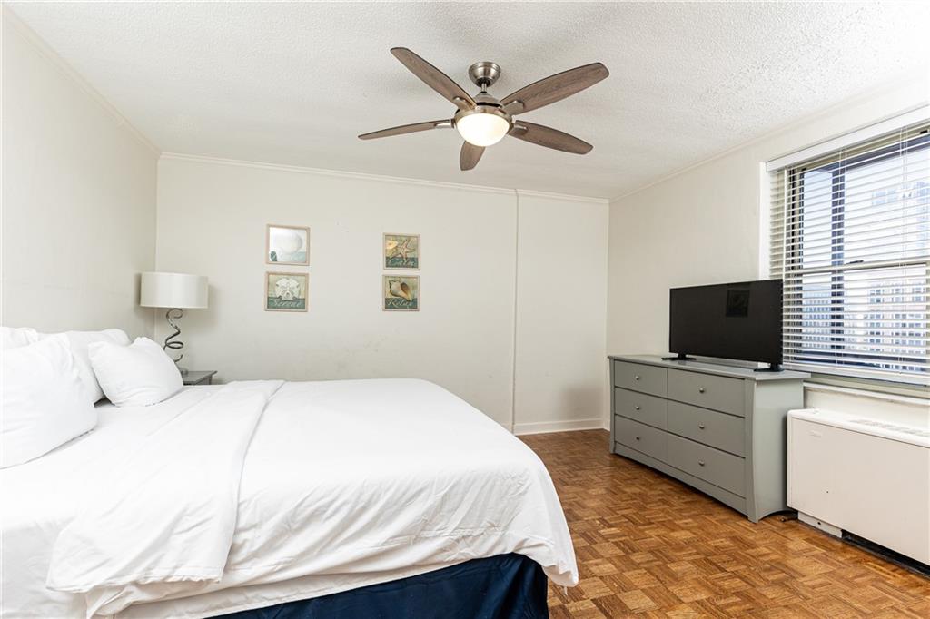 300 W Peachtree 8C