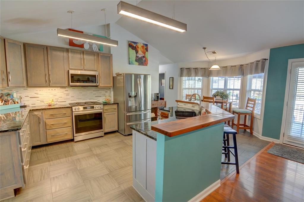 525 HILLIARD Court