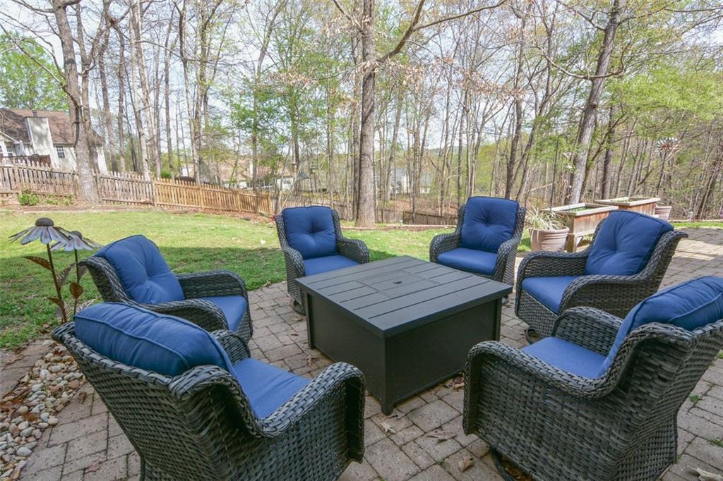 525 HILLIARD Court