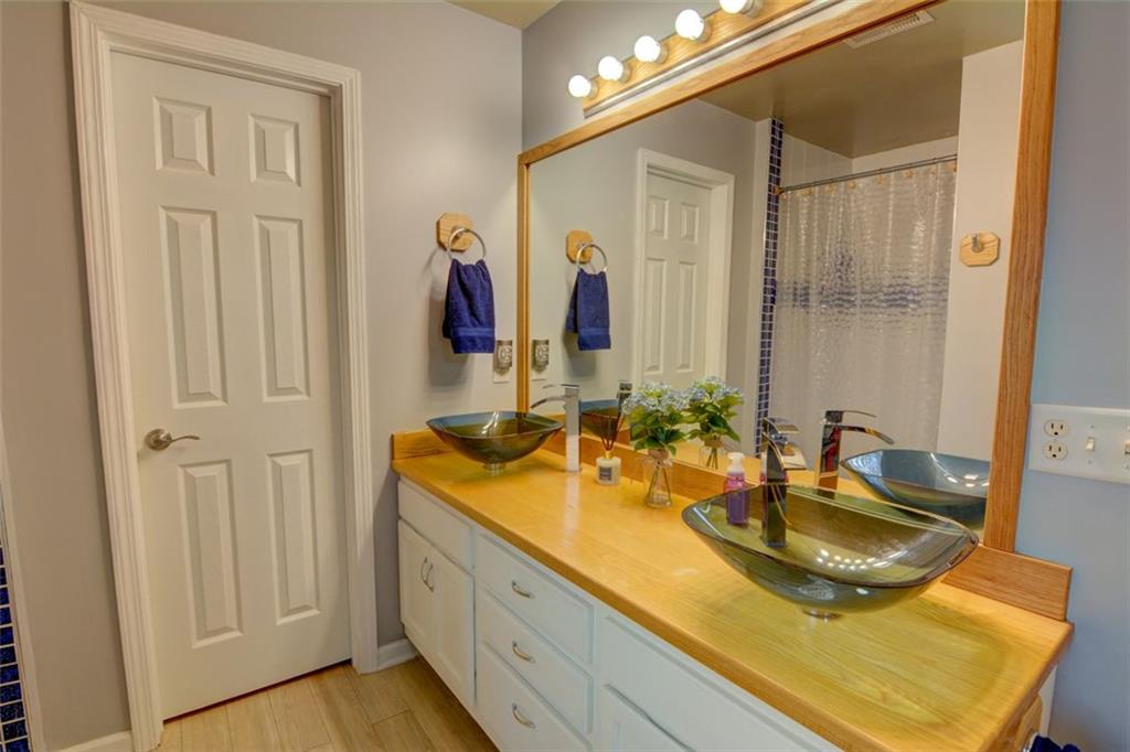 525 HILLIARD Court