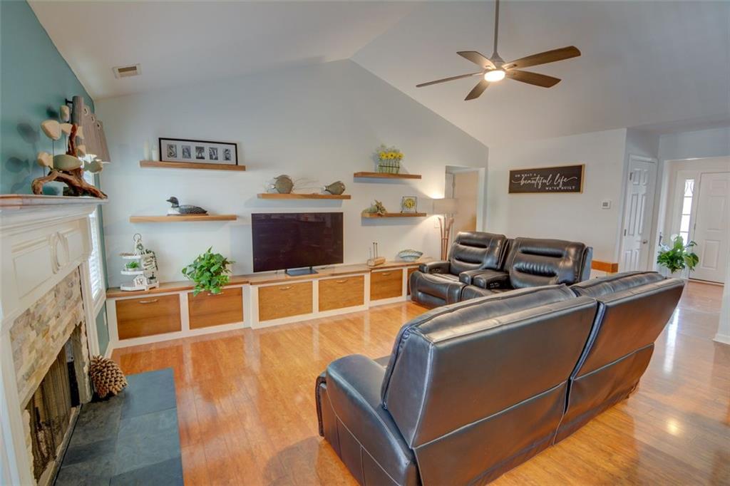 525 HILLIARD Court