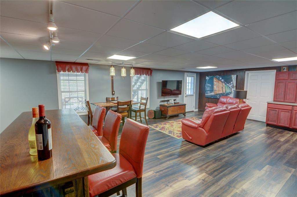 525 HILLIARD Court