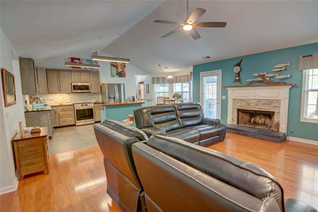 525 HILLIARD Court