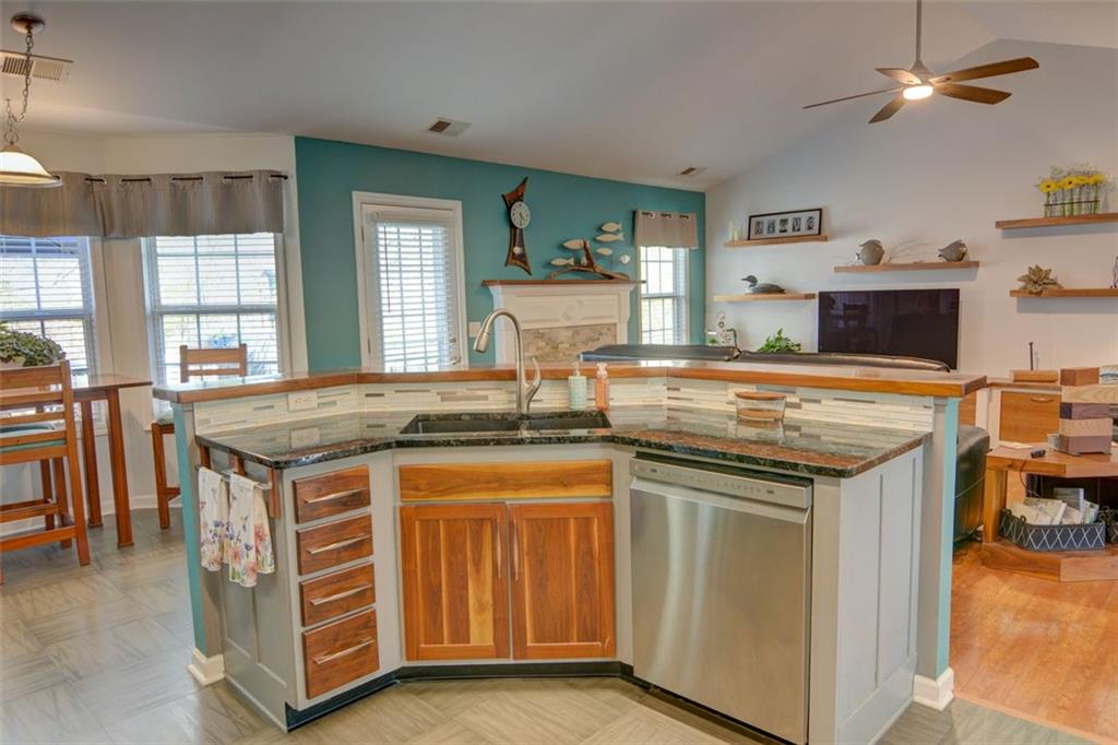 525 HILLIARD Court