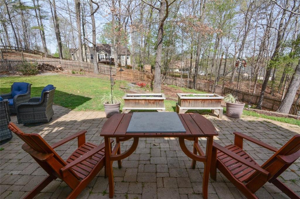 525 HILLIARD Court