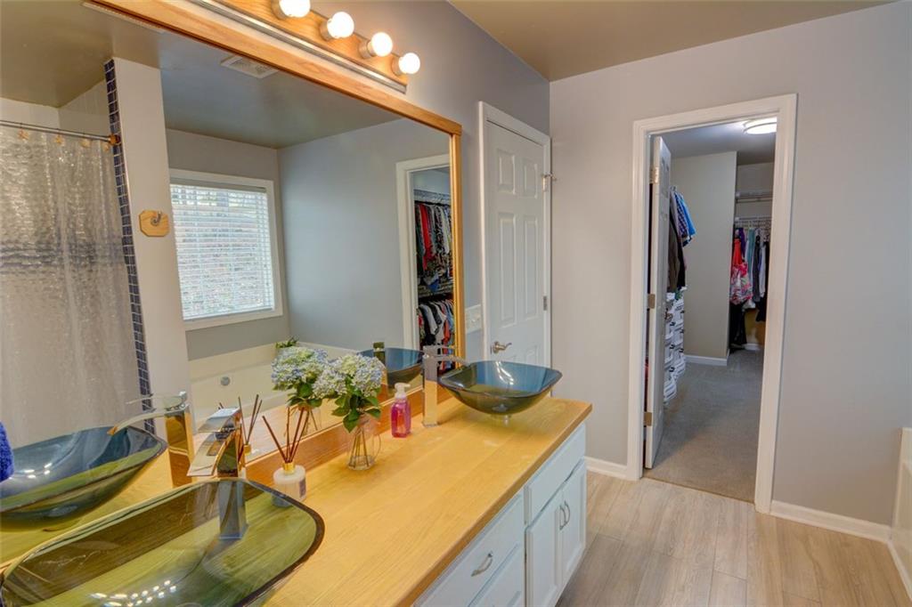 525 HILLIARD Court