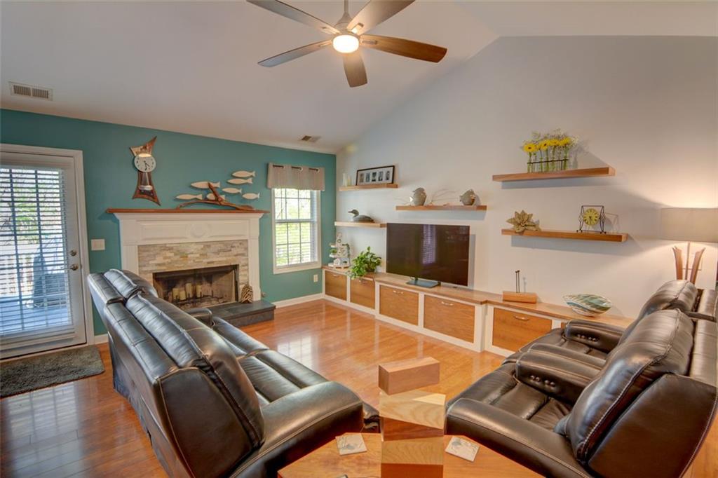 525 HILLIARD Court