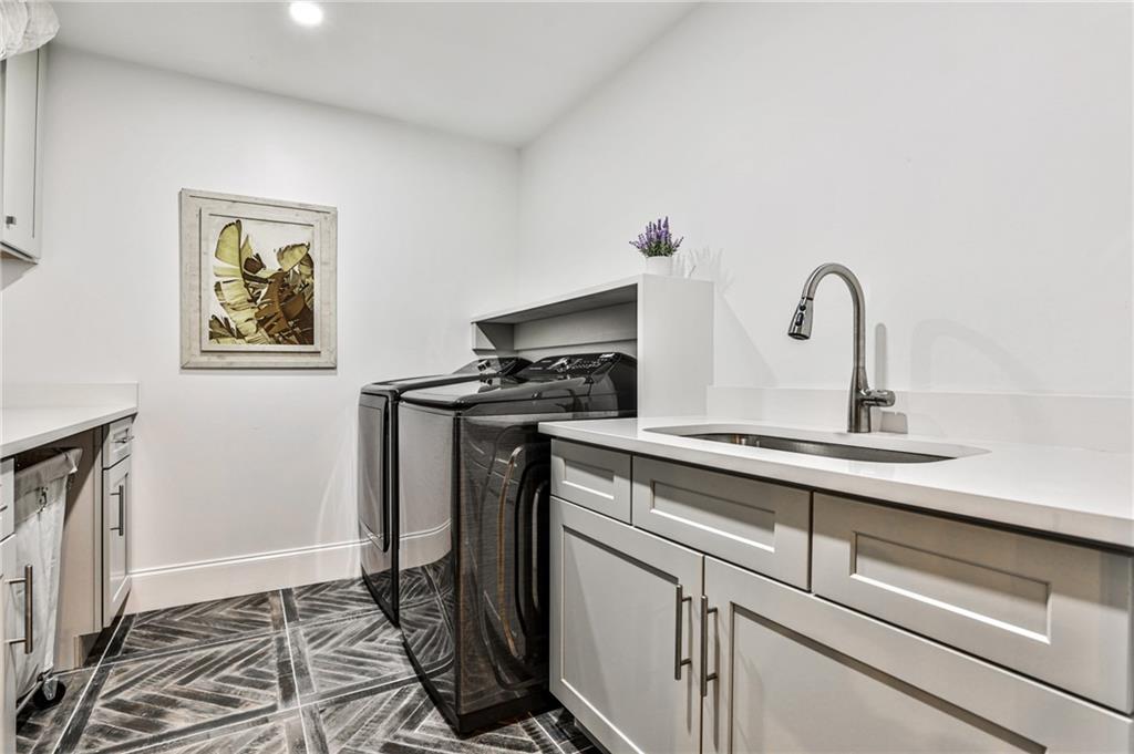 237 Webney Drive SE