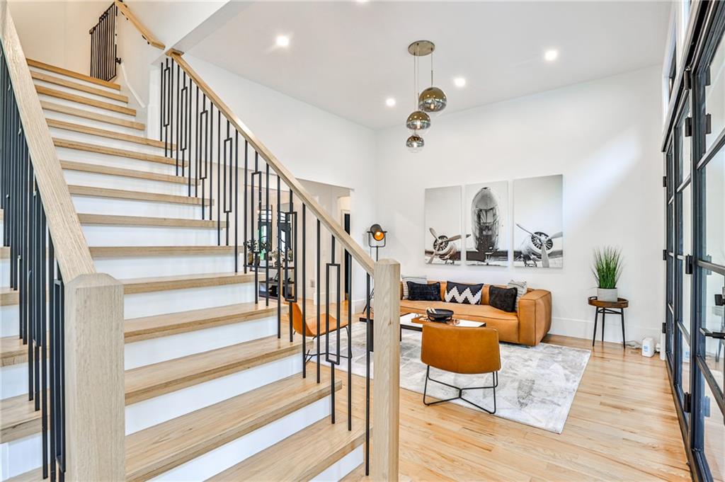 237 Webney Drive SE