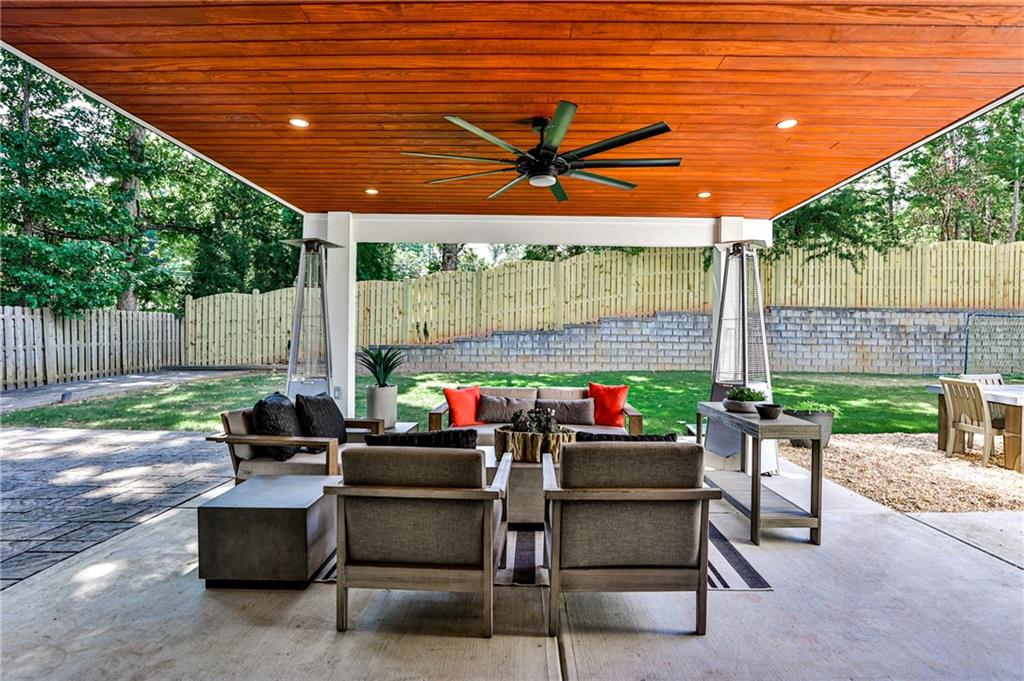 237 Webney Drive SE