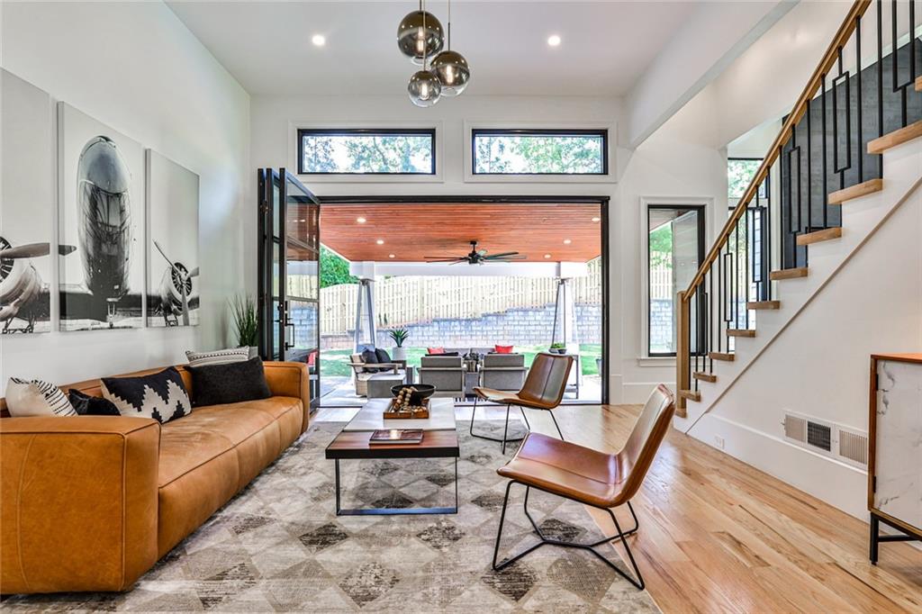 237 Webney Drive SE