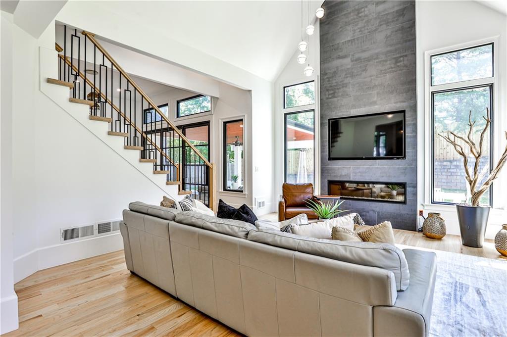 237 Webney Drive SE