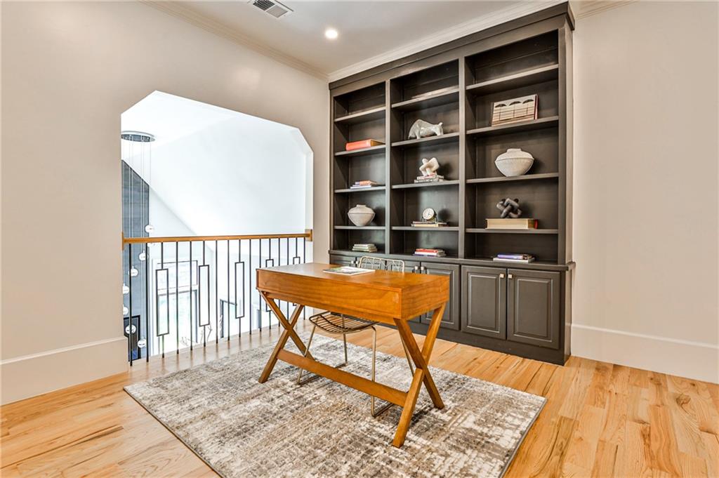 237 Webney Drive SE