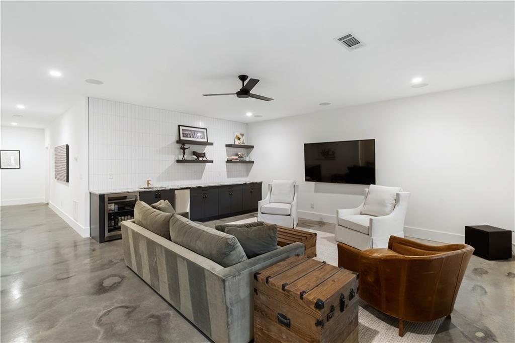 1299 Sunland Drive NE