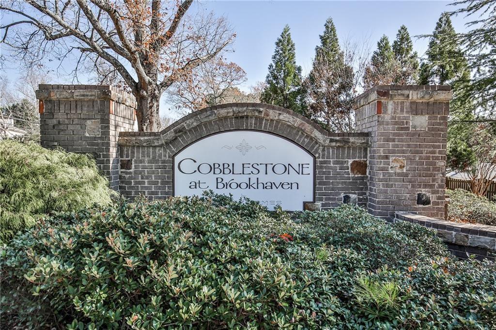 1934 Cobblestone Circle NE