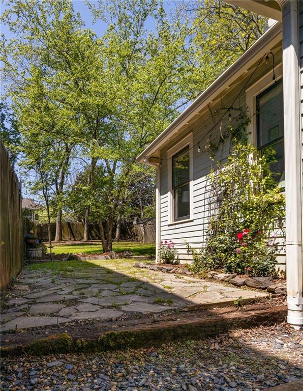 136 Flora Avenue NE